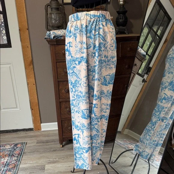 Blue and Cream Women's Printed Set (Almost Identical to the Commense version) - Picture 10 of 11